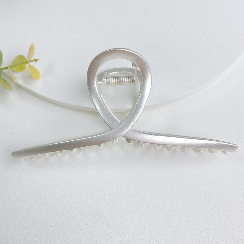 Elegant Chic And Hair Claw Clip For Women Featuring Geometric Line Design
