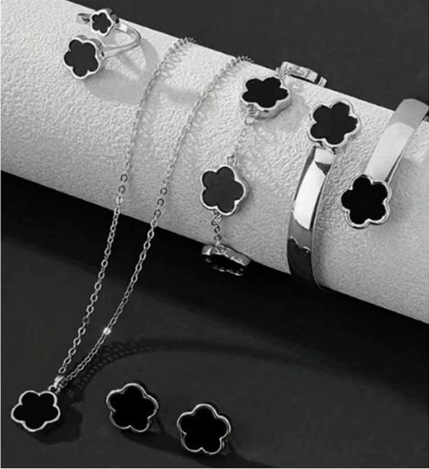 

Стильный комплект украшений Lucky Clover из 5 предметов — ожерелье, серьги, кольцо, браслет и браслет — цинковый сплав, идеально подходит для повседневной носки или в качестве подарка!