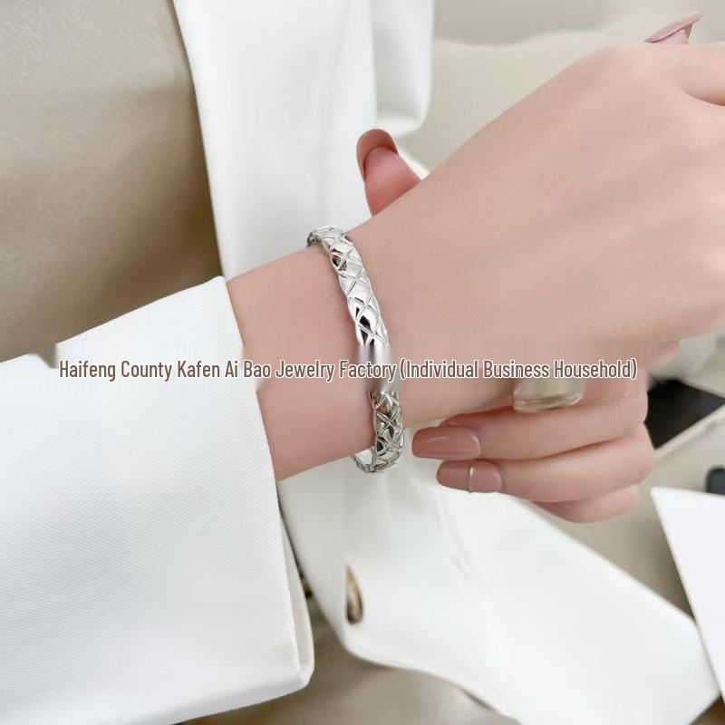 Seiko Argyle Pattern Fragrant Bangle: Cold Style Fashion Couple Bracelet