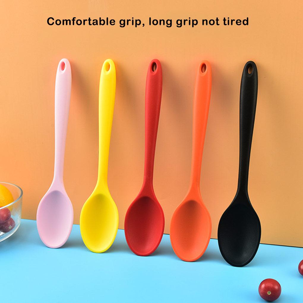 Lžíce s rukojetí, lžíce na jídlo, kuchyňská lžíce, míchací naběračka na máslo, nádobí pro domácí jídelnu, restauraci