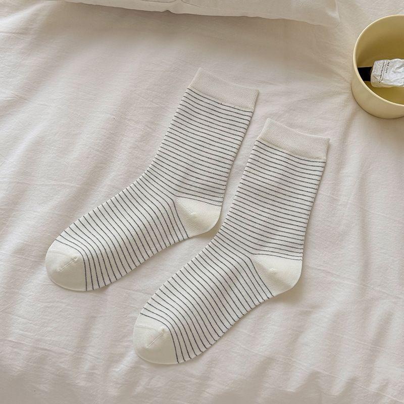 Women's Solid Color Mid-Tube Socks - Black & White, Spring/Autumn, Trendy Korean-Style Sports Socks
