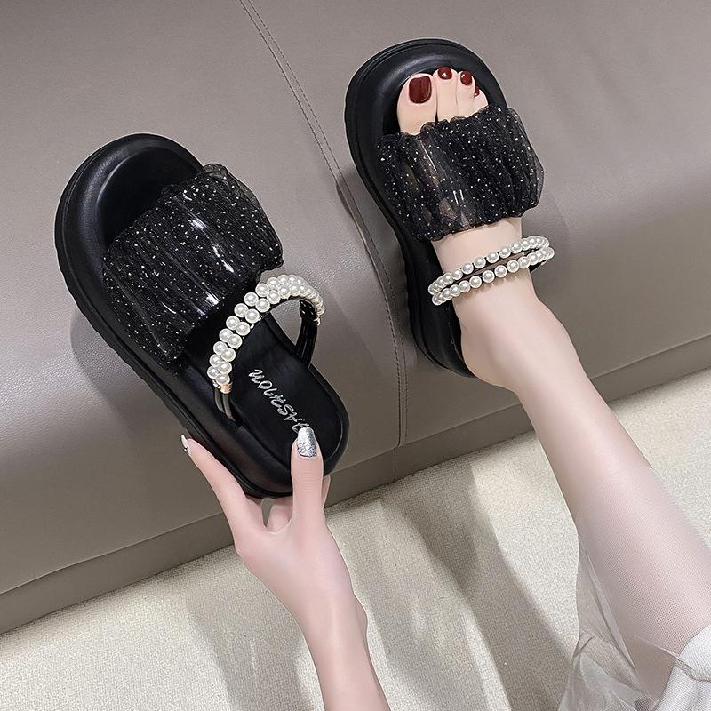 Stepping on shit slippers women's summer wear 2025 new Internet celebrity popular sandals platform versatile two wear non-slip sandals
