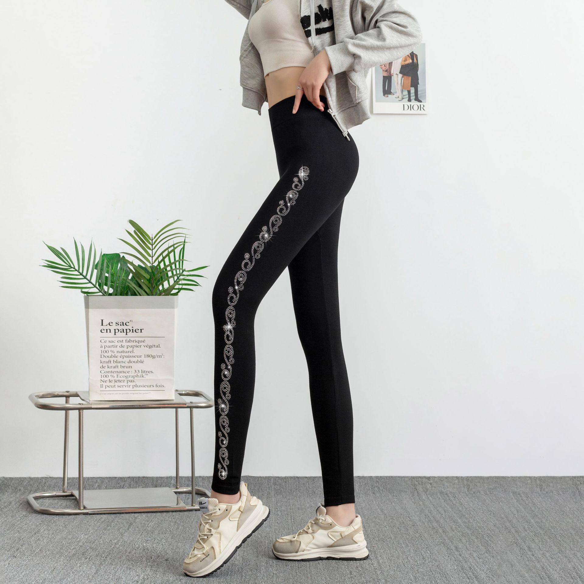 

2026 Early Spring Rhinestone Thermal High-Stretch Modal Leggings for Women Thin Universal Size