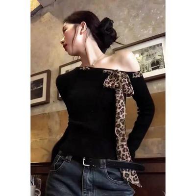 Amerikaanse Retro Pure Verlangen Blouse Schouder Luipaardprint Basis T-shirt Herfst en Winter Nieuw Ontwerp Getailleerd Hot Girl Lange Mouwen Top T-shirts