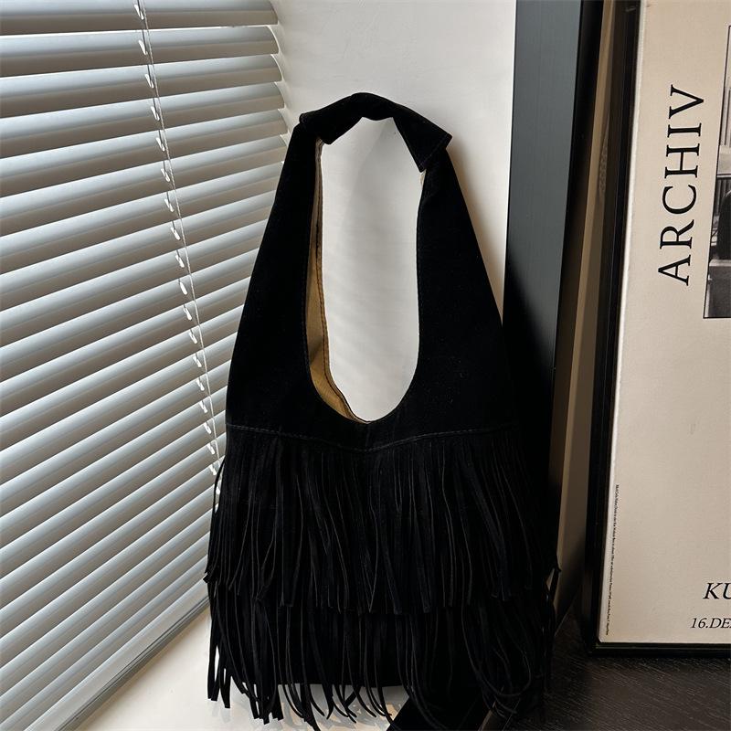 

Retro niche underarm bag women s solid color new trendy tassel tote tote bag large capacity shoulder bag чёрный