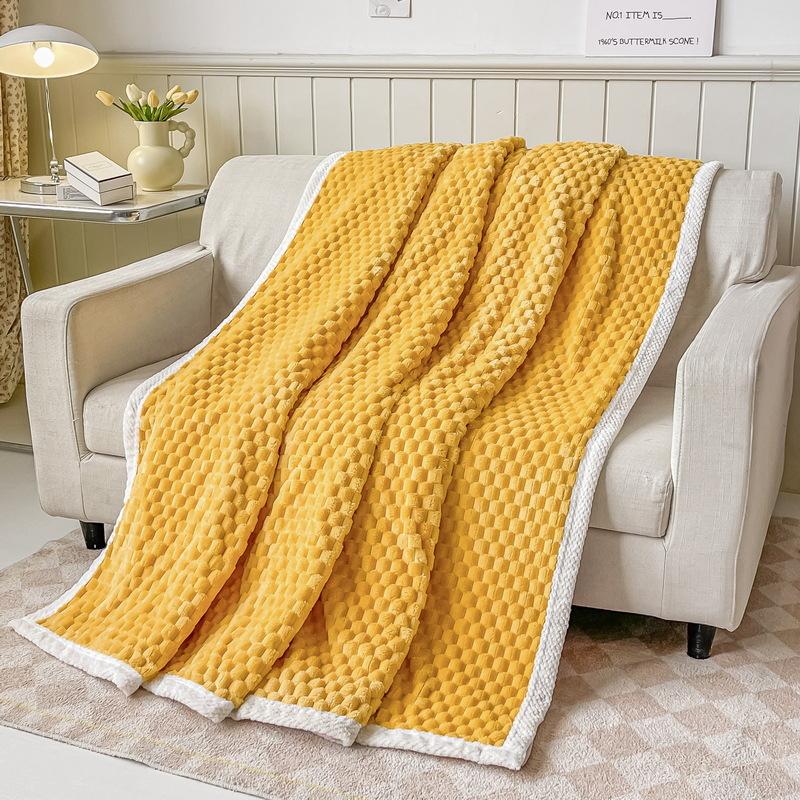 Extra Soft Coral Fleece Fabric Summer Blanket Pineapple Shape Golden Turtle Velvet Machine Washable Air Conditioning Blanket