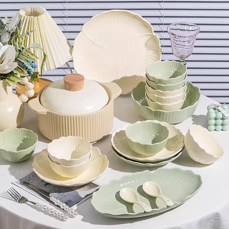 Mod Lanka Ruffled Ceramic Dinnerware Set