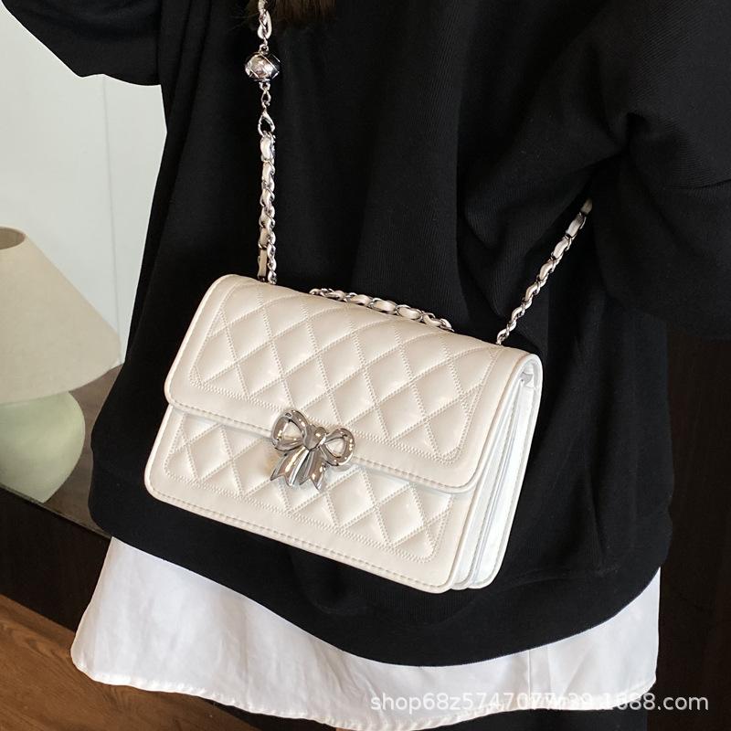 Fashion Diamond Chain Bag Women's 2025 Summer New Shoulder Messenger Bag Popular Trend Commuter Small Square Bag