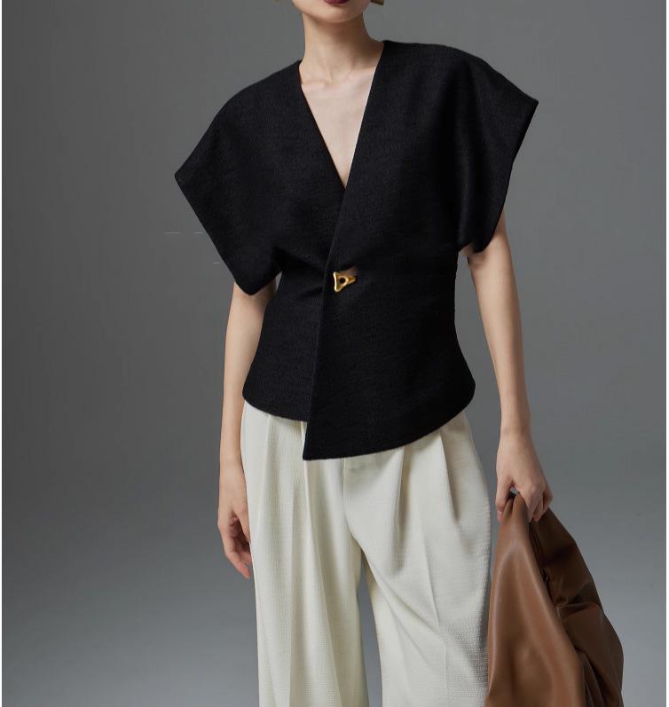 

Шикарный приталенный асимметричный жилет без рукавов для женщин XX-Large чёрный