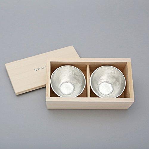 

Парные чашки для саке Nousaku, сделанные из олова и упакованные в коробку из дерева павловнии