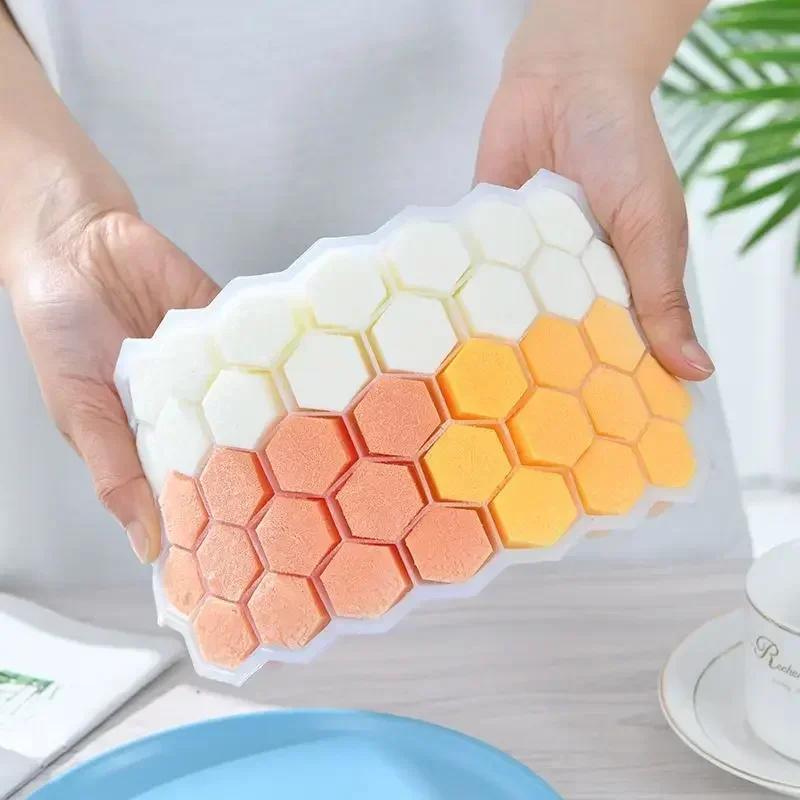 2025 New Random Color Kitchen Household Honeycomb Shape Ice Mold Tray Silicone Ice Cube Maker Molds Ice Cream Gadgets Supply