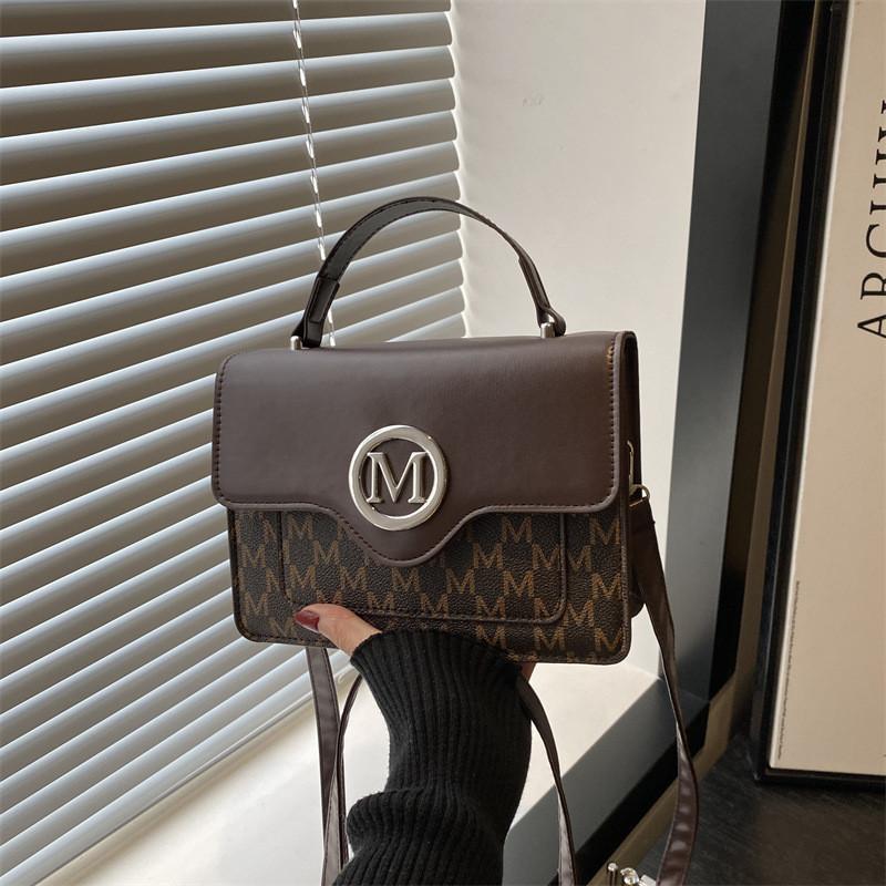 Letter Print Shoulder Bag Women Small Bag With Flap Closure For Daily Use Casual