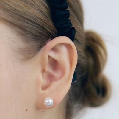 NUOY (14K Gold gefüllt) Österreichische weiße Perlenohrringe