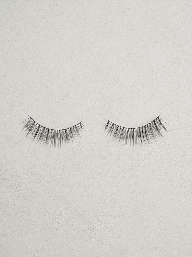 Voluminöse künstliche Wimpern - Musikalisch