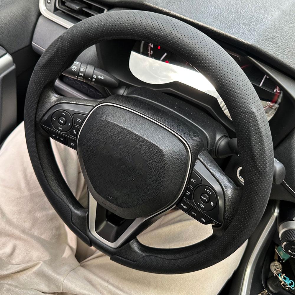 2025 Universal Non-slip Absorb Sweat High-end Round Breathable Leather Car Steering Wheel Cover Protector Auto Accessories