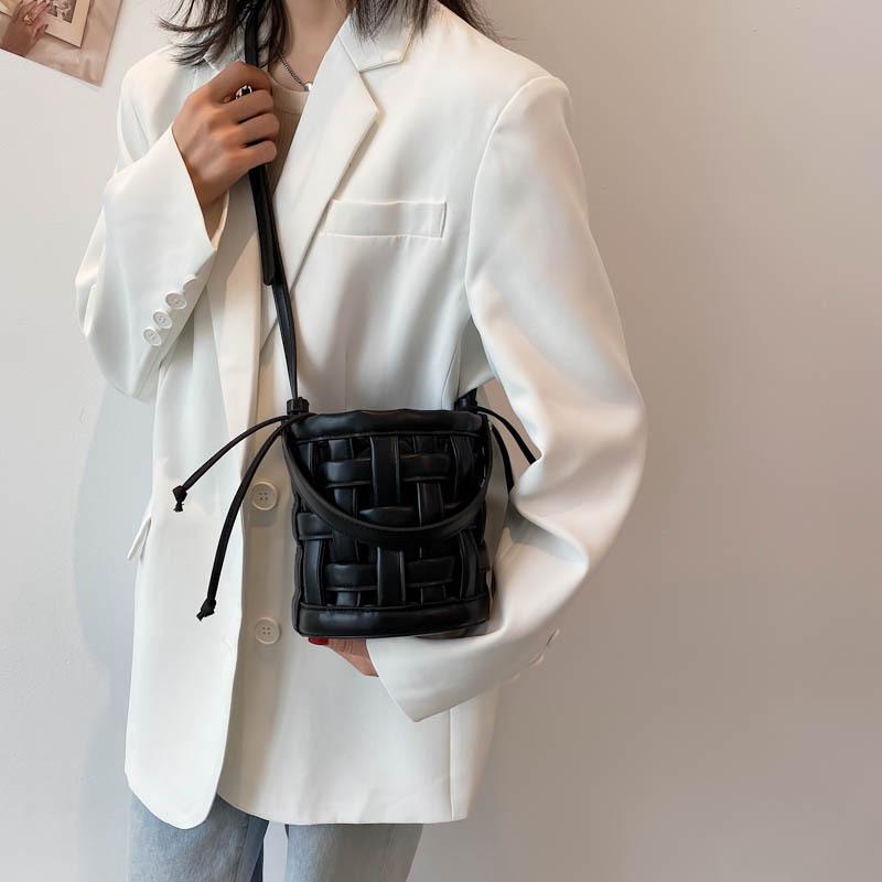 2025 Summer New Bag Women's Texture Foreign Water Bucket Bag Woven Fashion Handbag Crossbody Bag Handbag Women