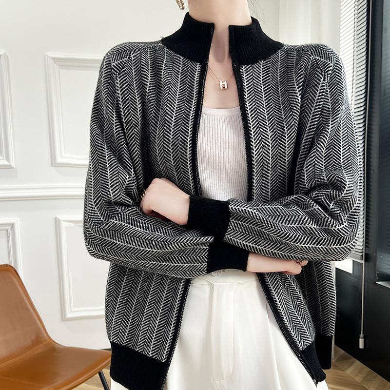 

Женский кашемировый кардиган Qinghe кашемир 30% кашемир 70% шерсть осенне-зимний кашемировый кардиган утолщенный мягкий теплый L чёрный