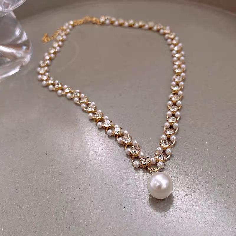 Sweet Crystal Pearl Circle Pendant Necklace for Women New Elegant Choker Chain Necklace Collar Fashion Statement Wedding Jewelry
