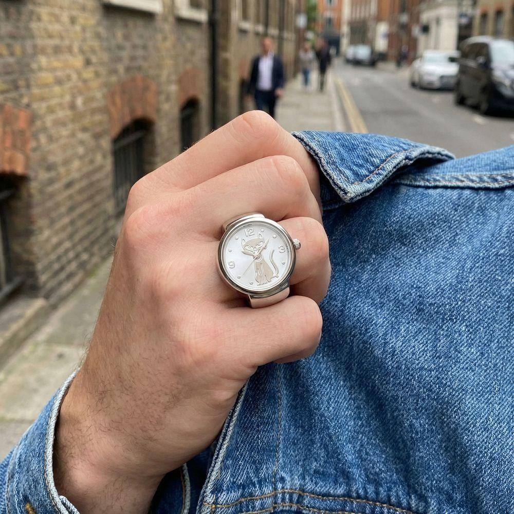 Round Finger Ring Watch Gold Cat Dial Clock Punk Quartz Watch  Clothes Accessories