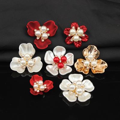 10 Stück Imitation Muschelperlen Haarschmuck Drei Perlen Blumenherz Zubehör Harz Blumenteller DIY Brautfächer Handstrauß Schmuck