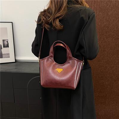 Fashion and Casual Versatile Hand Carrying Bucket Bag Women's 2025 Autumn and Winter New Niche Simple High-end Shoulder Messenger Bag