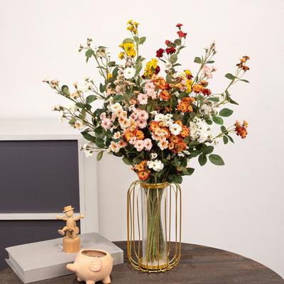 Decoração de casa – Flores e coroas artificiais