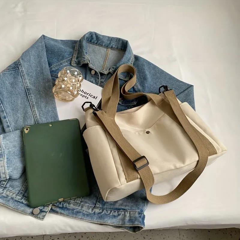 Простая сумка через плечо с цветными блоками — фото 7