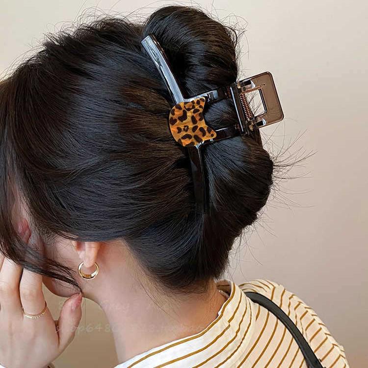 Leopard Print Cat Hair Clip for Women - Versatile and Fashionable Updo Claw Clip