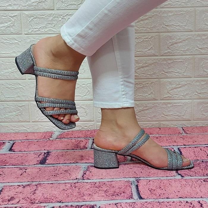 

Женские сандалии Fyra 7008 Silver Silver Slippers на каблуке 5 см