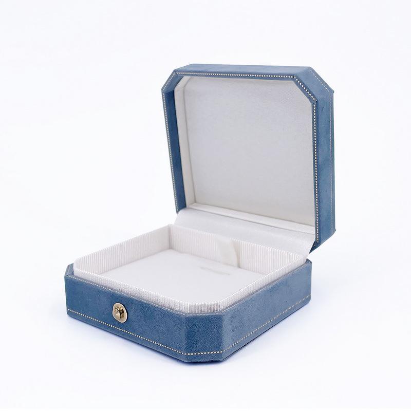 Willson Schmuckschatulle mit achteckiger Goldschnalle – Aufbewahrung hochwertiger Armbänder, Halsketten und Ringe.