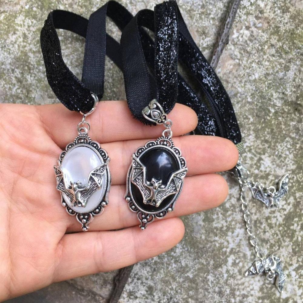 Punk Personality Sliver Color Oval Vampire Bat Relief Pendant Black Velvet Necklace for Women Halloween Party Retro Jewelry Gift