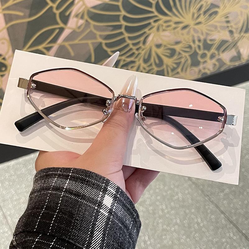 Polygon Shape Sunglasses for Woman Vintage Stylish Anti-reflective Sun Glass for Men Vacation Travelling Sunglass Women