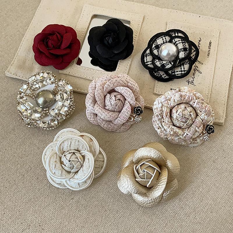 Light Luxury And High-End Sense, Small Fragrant Wind, Camellia Brooch, Femininity, Trendy And Versatile Woolen Coat, Suit Pin Accessories