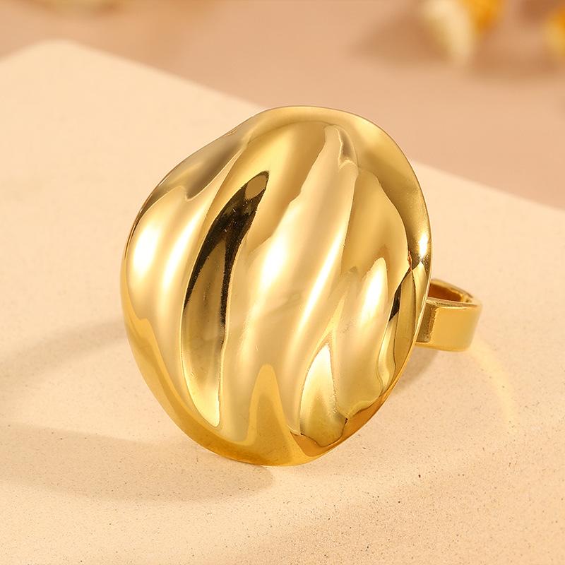 Large-sized Heart-shaped Open Titanium Steel Ring for Women, 18K Gold, Elegant and Versatile, with A High-end Feel.