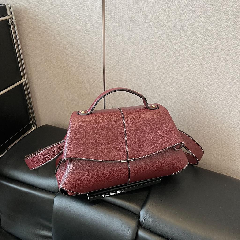 Large Capacity Women's Small Square Bag New Niche Design for Work and Commuting, High-end Single Shoulder Crossbody Bag