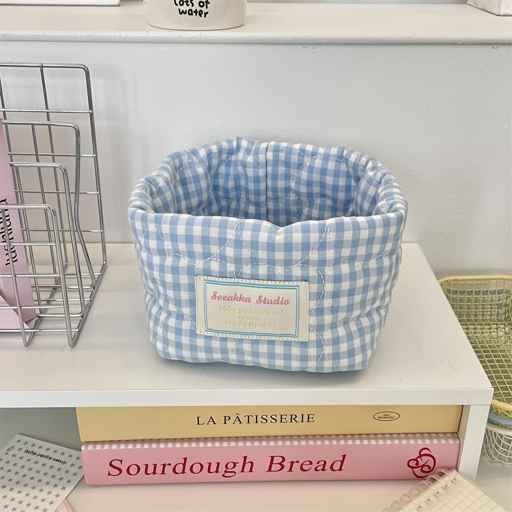 Plaid Heart-pattern Suitable for Storing Skincare Products, Cosmetics, Small Items, Etc. Ideal for Home Decoration, Vacation, and School Use.