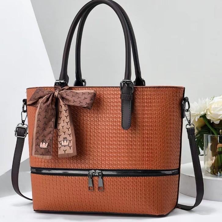 Trendy Women's Tote Bag For Autumn And Winter Stylish Shoulder Bag With Large Capacity