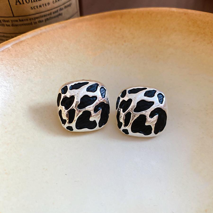 French retro autumn and winter geometric leopard print earrings stud earrings personalized earrings design sense niche