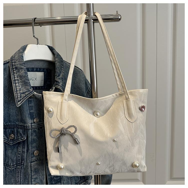 

Вместительная сумка-тоут под мышкой с заклепками, новый тренд, однотонная, персонализированная, в стиле кэжуал, женская белый