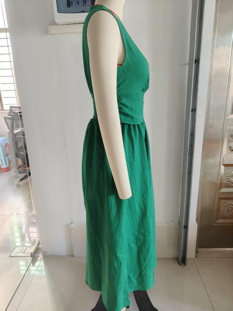 2025 Elegant V-neck Summer Dress: Pure Color & Temperament