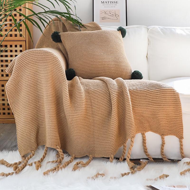 

LISM Chunky Knit Throw Blanket with Tassels