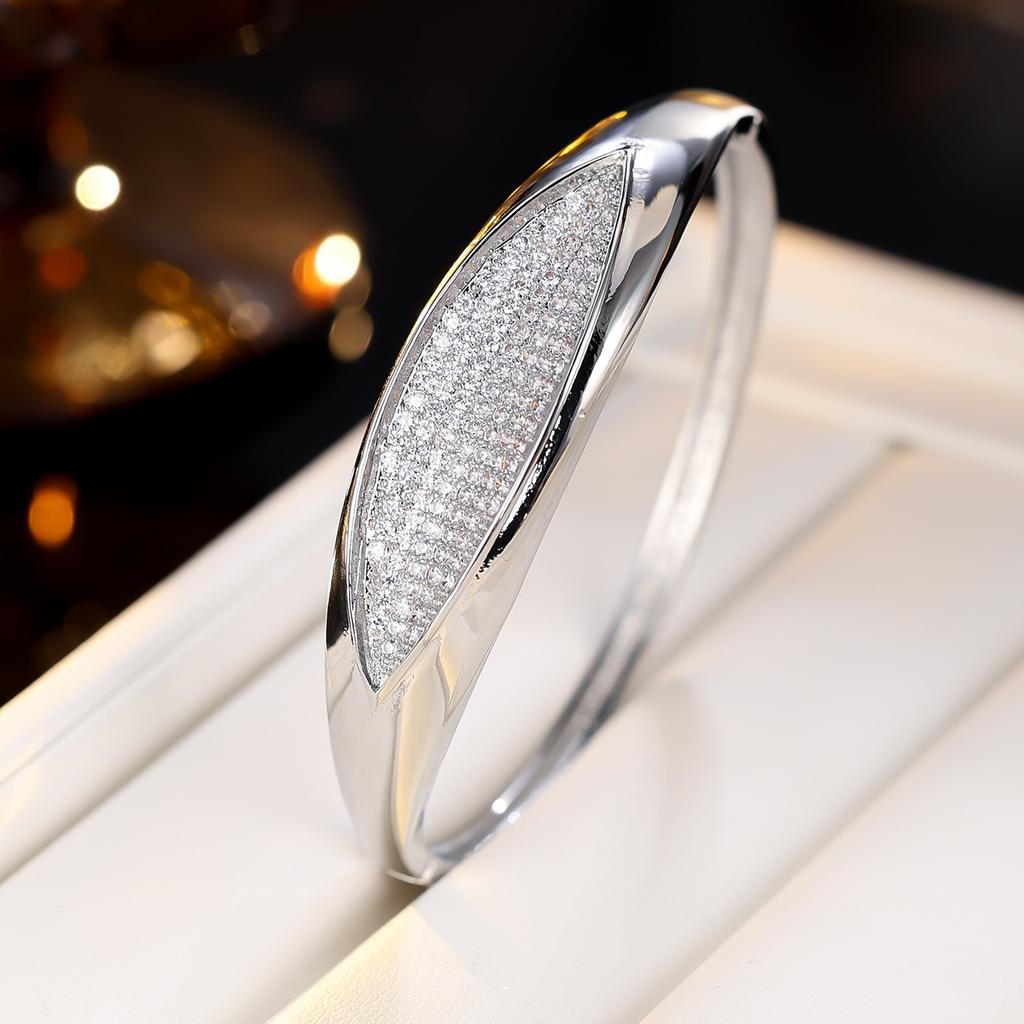 Light and Luxurious Women's Fashionable and Simple Zircon High-end Style Versatile Jewelry Bracelet