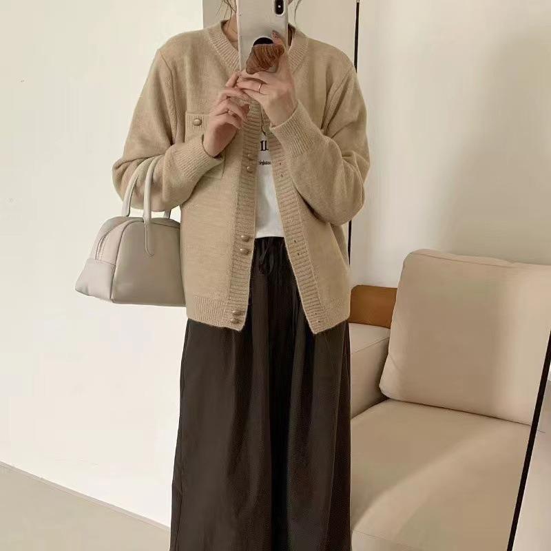 Real autumn and winter new gentle wind double-breasted design sense pocket knitted cardigan women's solid color crew neck sweater jacket