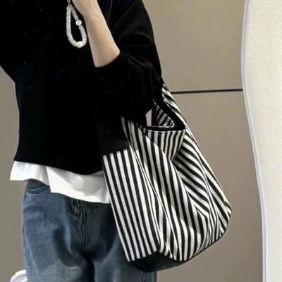 Sac fourre-tout grande capacité, Sac rayé pour les trajets quotidiens à une épaule, Sac décontracté pour femmes à porter sous le bras