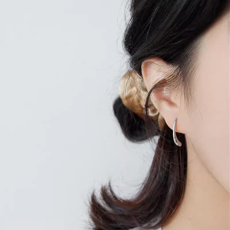 Minimalist Geometric Water Drop Earrings for Women - Personalized, Fashionable, Versatile Ear Hooks