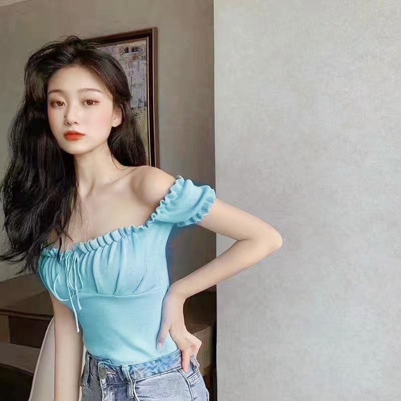 Chic One-Shoulder Clavicle Top for Women - Summer Design with Drawstrings, Perfect for Outdoor Wear.