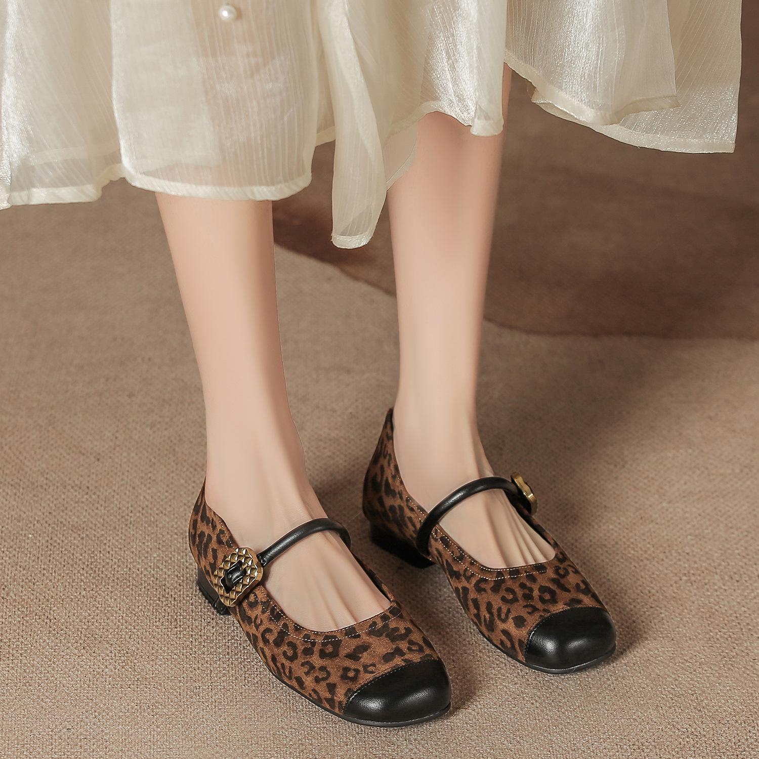 

Весна и Осень слово с толстым каблуком Мэри Джейн замшевые туфли с круглым носком женские на низком каблуке высококлассные ретро туфли бабушки сращивание неглубокий вырез 40