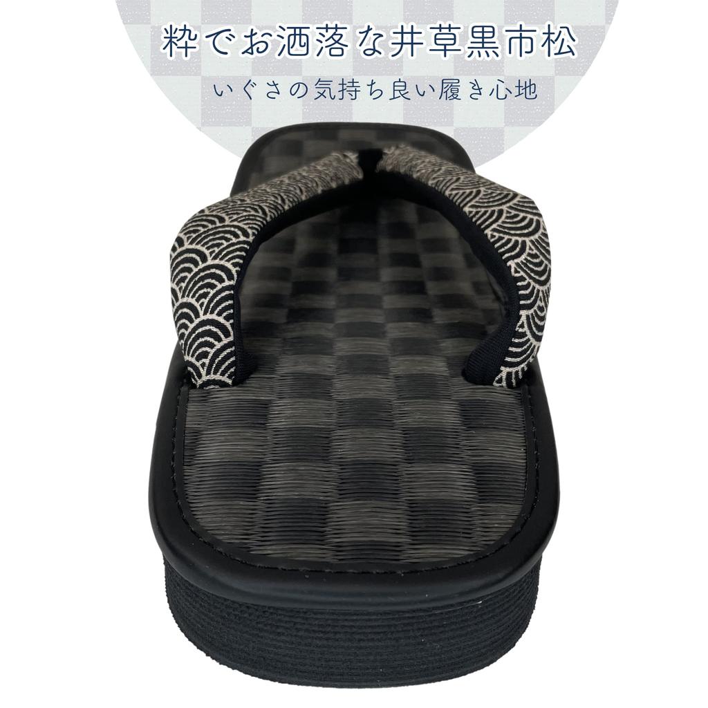 Edoten Geta Tillverkade i Svart Igusa Rutiga Japansk Stil Sandaler med Svarta Svampsulor och Japanskt Mönstrade Seigaiha Storlek L Sandaler, Japan,