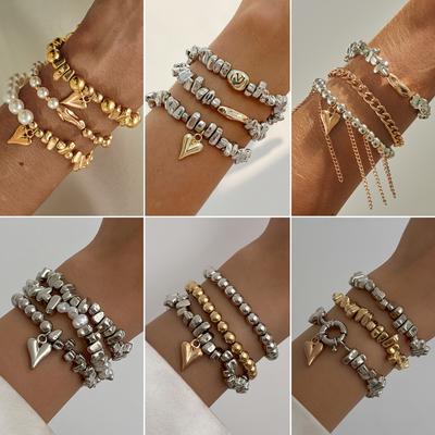 Pulsera Colgante Corazón de Amor Viento Dulce y Fresco, Pulsera Elástica de Perlas CCB con Diseño Irregular.