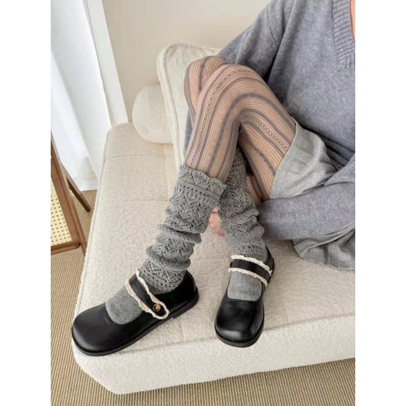 Black Fungus Edge Mid-calf Pile Socks To Shape Legs, Sweet Heart-shaped Socks for Women, Solid Color, Slimming, Breathable and Versatile Socks